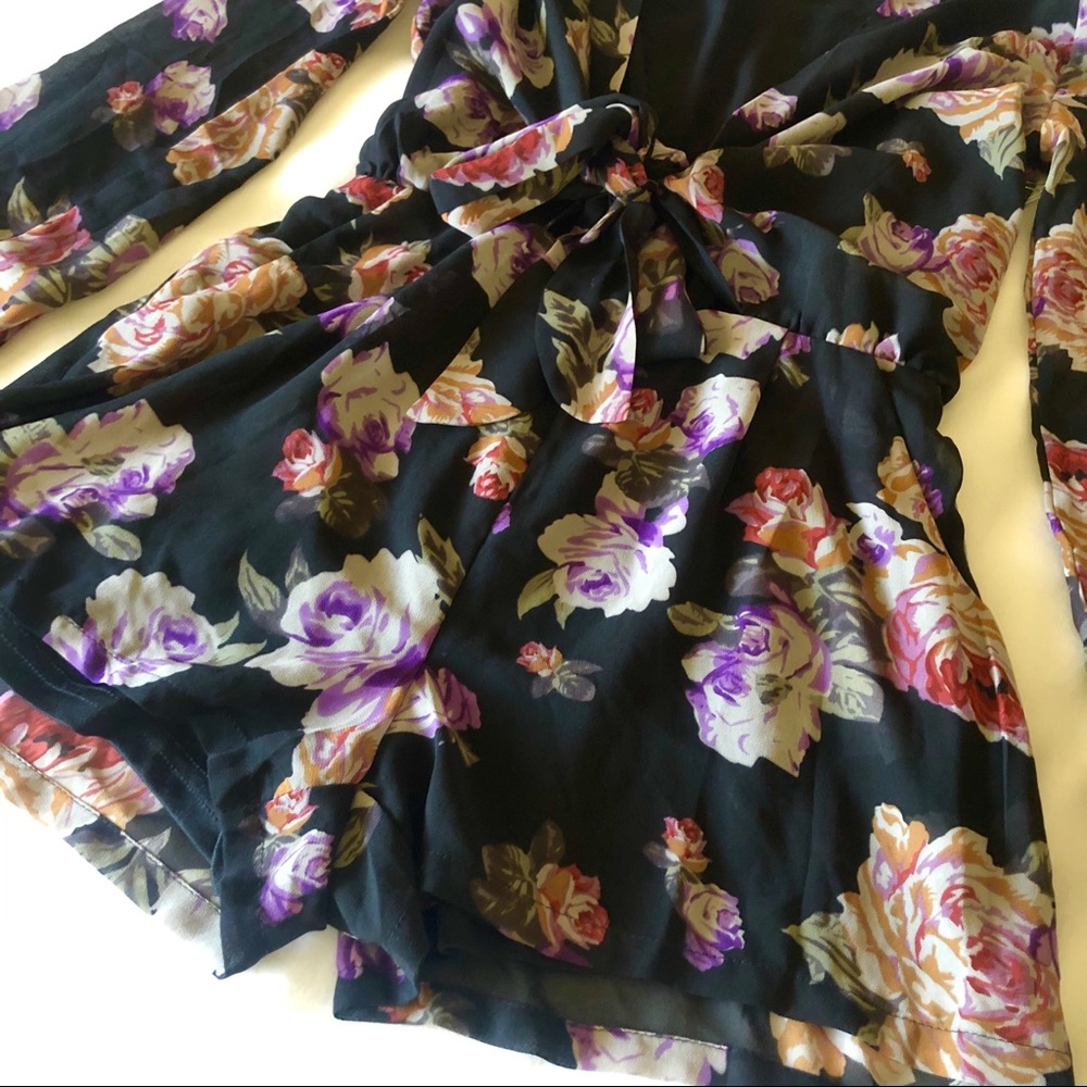 New! 🌸 Floral Romper 🌸 - Picture 5 of 5